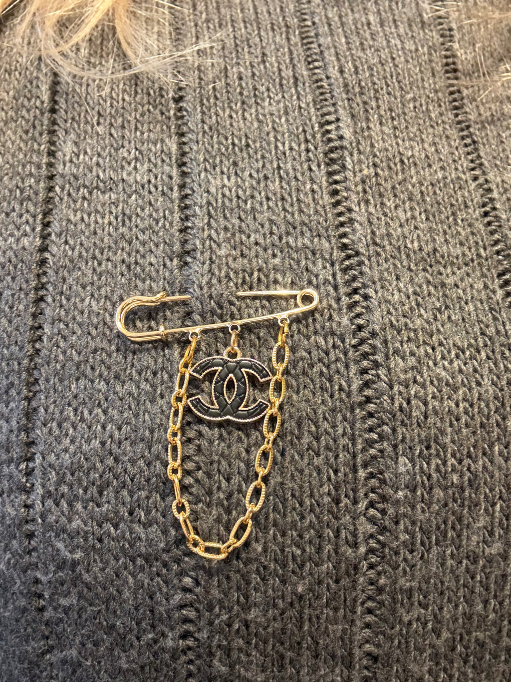 Spilla charm