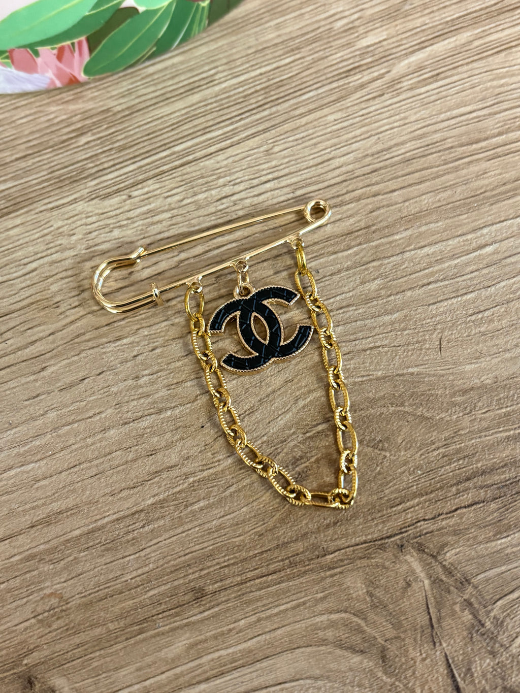 Spilla charm